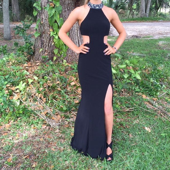 Elegant black dress - Picture 1 of 3